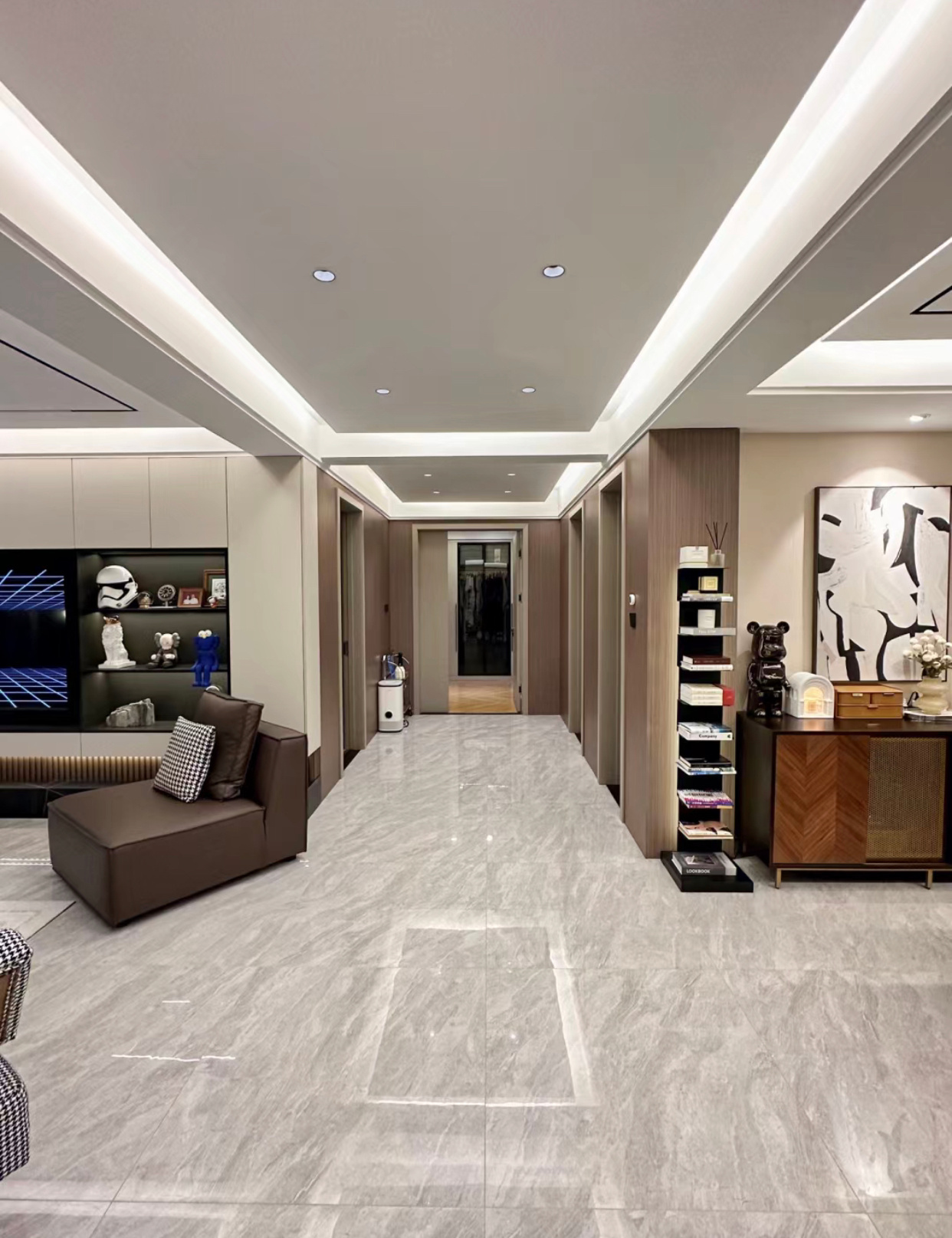 簡約雅致的現(xiàn)代居所 無主燈照明與空間收納的藝術(shù)